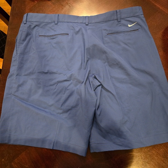 Nike Men’s Golf Blue Shorts - size 42 - Picture 2 of 3